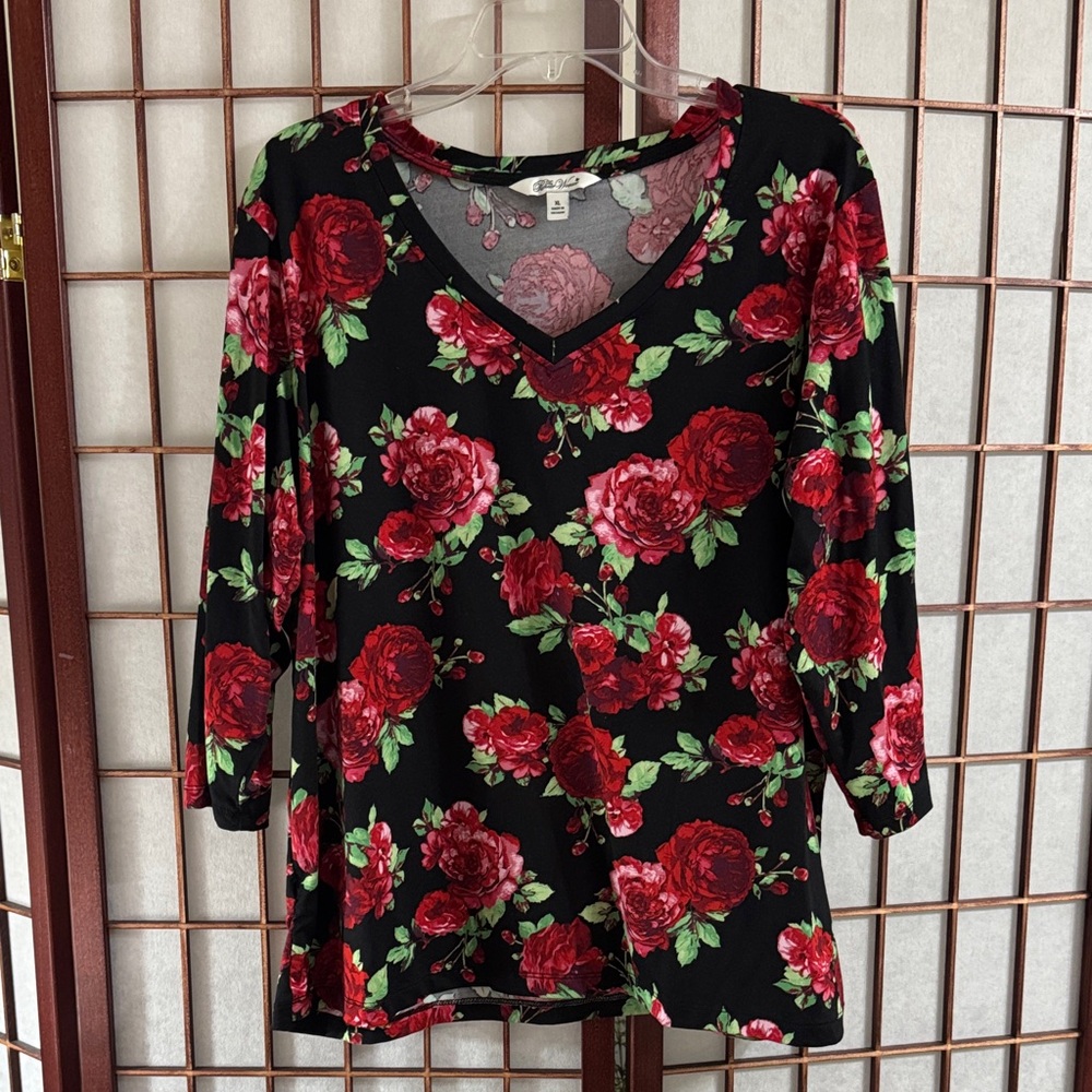 The Pioneer Woman Black V-Neck Long Sleeve Top with Red Rose Print PTP 23 inches
